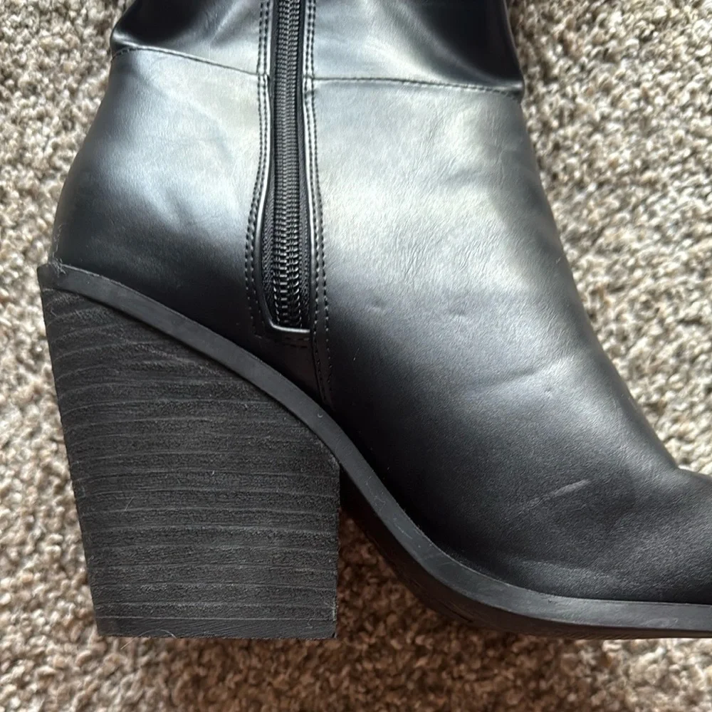 Charles By Charles David Black Heeled Boots - Picture 4 of 8